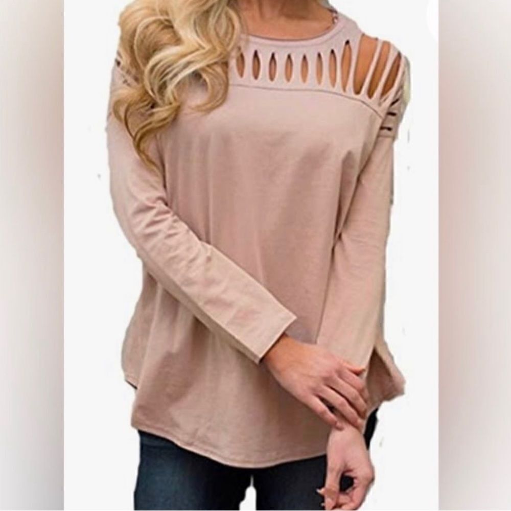 🆕 women’s pink top / broken hole casual loose long sleeve tee shirt size M